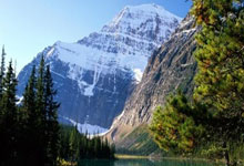 [足球之夜]友谊杯：以球会友 共叙友谊.